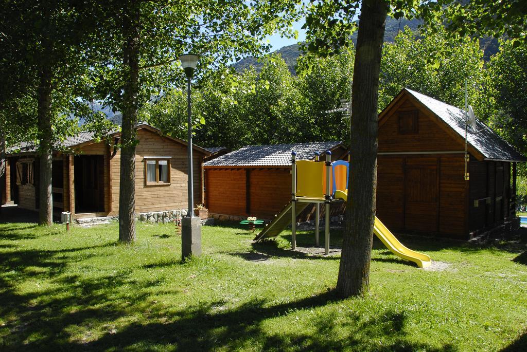 Bungalows Nou Camping La Guingueta D'Aneu المظهر الخارجي الصورة