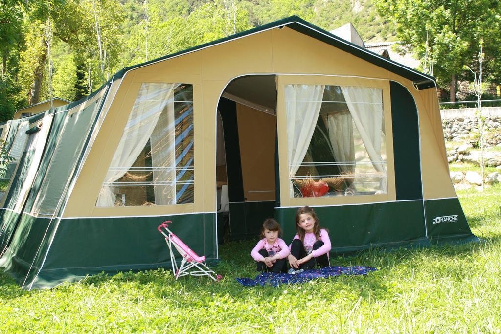 Bungalows Nou Camping La Guingueta D'Aneu المظهر الخارجي الصورة